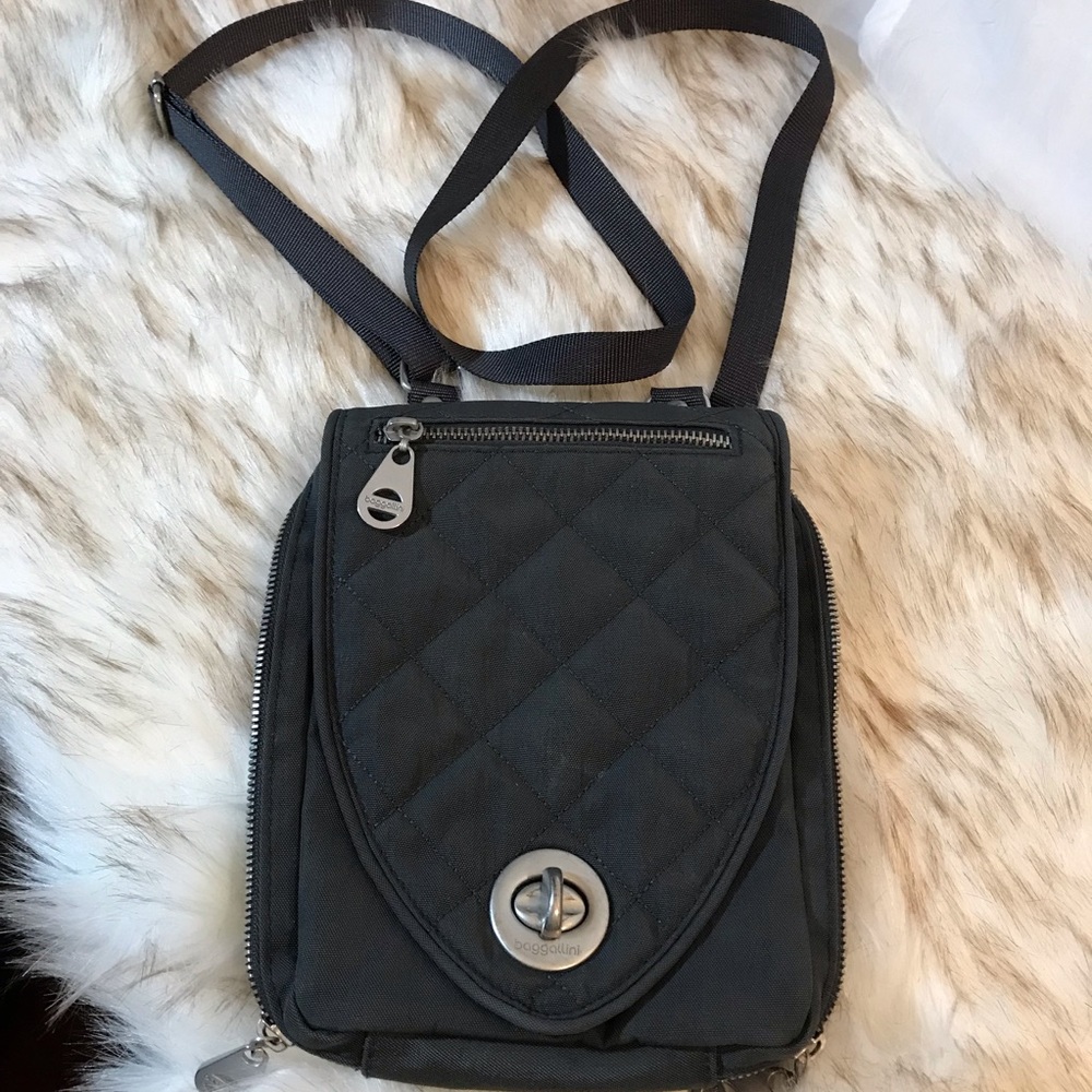Baggallini Gray Crossbody‎ Bag with Twist Lock